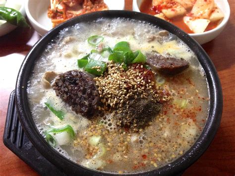 Soondae (Korean blood sausage) soup (1600x1200) [OC] : r/FoodPorn