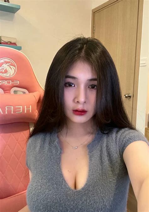 Ngắm trọn trọn bộ ảnh Quỳnh Alee bikini sexy mới nhất