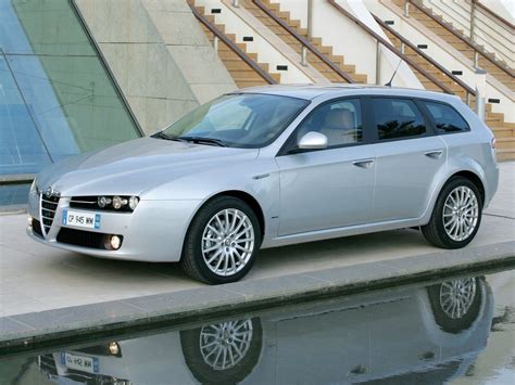 Alfa Romeo 159 159 Sportwagon 3 2 V6 Q4 260 için tam teknik