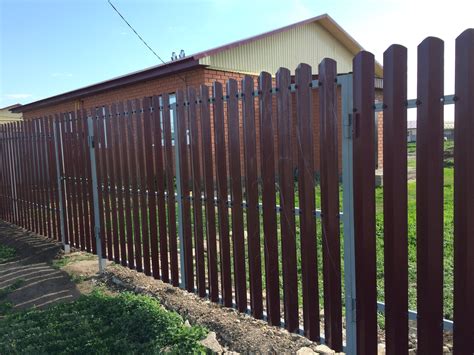 Забор из штакетника металлического со столбами фото - 63 фото