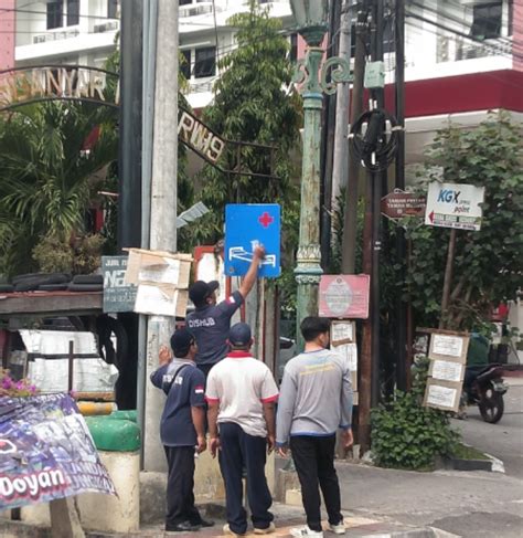 Dalam Rangka Harhubnas Dishub Kota Yogyakarta Bersih Bersih Rambu