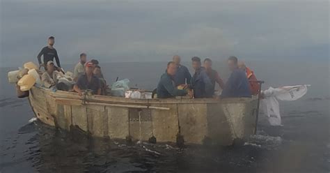 Devuelven A 15 Balseros Cubanos Interceptados En El Mar