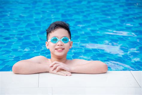 Kids Swimming Goggles: Pros & Cons | AquaMobile