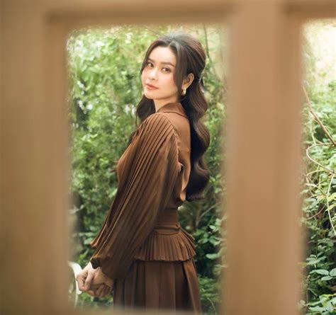 NewStyle 1 Mỹ nhân Việt thi nhau diện bikini Đông Nhi khoe nhan sắc mẹ bỉm rạng rỡ xách túi