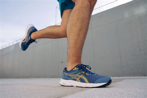 Cut in half: ASICS Gel Contend 8 Review | RunRepeat