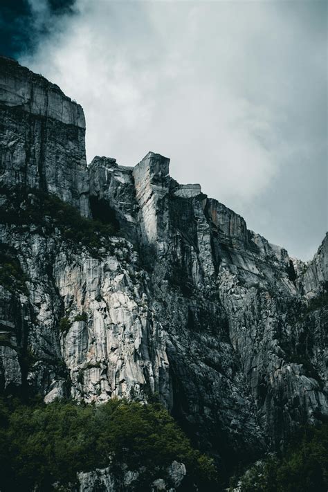 Cliff Under Cloudy Sky · Free Stock Photo