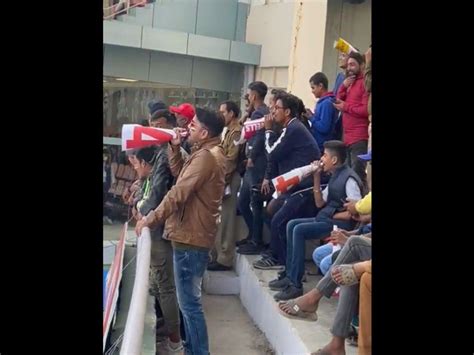 India Vs New Zealand Kanpur Test People Chants Rupay Ke Pepsi Iyer