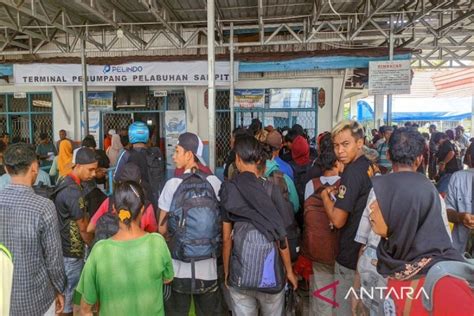 Pelabuhan Sampit Ramai Warga Yang Mudik Lebih Awal ANTARA News