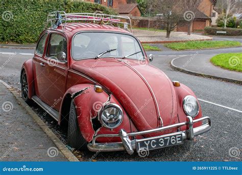 Coche De Escarabajo De Volkswagen Cl Sico Con Da O De Choque Imagen