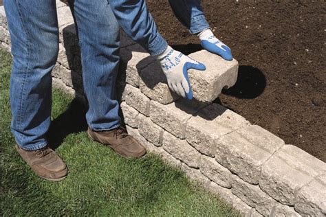 How to Build a Retaining Wall Yourself | MutualMaterials.com