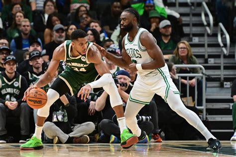 Jaylen Brown Se Prend Un Gros Vent De Giannis Antetokounmpo Basket Usa