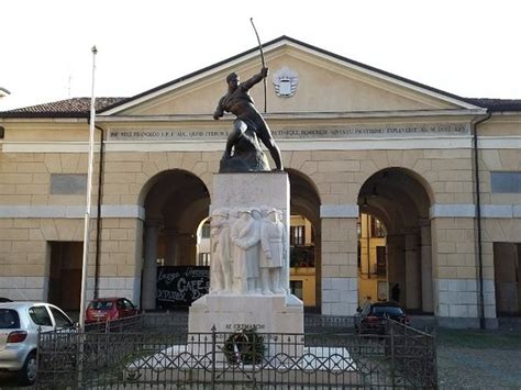 Monumento Ai Caduti Di Crema Nella Grande Guerra Aktuelle