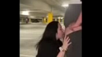 elle m a sucé la bite dans un parking XVIDEOS