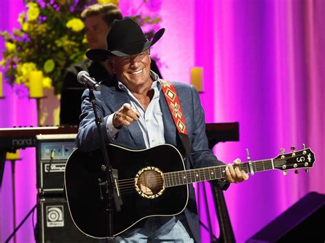 George Strait sets a new record for the largest ticketed concert in U.S ...