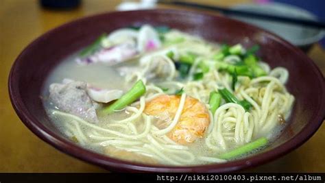 黑白毛海鮮餐廳。食尚玩家來去住一晚推薦東北角澳底必吃美食。平價美味的東北角海鮮美食。澎拜又美味的海鮮麵。 妮妮女王的美食旅遊親子後花園