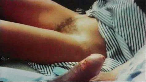 Naked Unknown In Palmen Meer Und Nasse Grotten