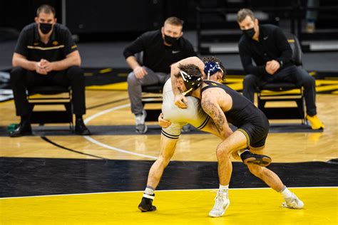 Eierman Hawkeyes Overpower Fighting Illini The Daily Iowan