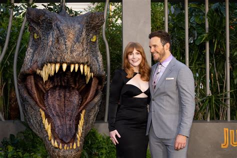 Jurassic World Bryce Dallas Howard Was Paid So Much Less Than Co