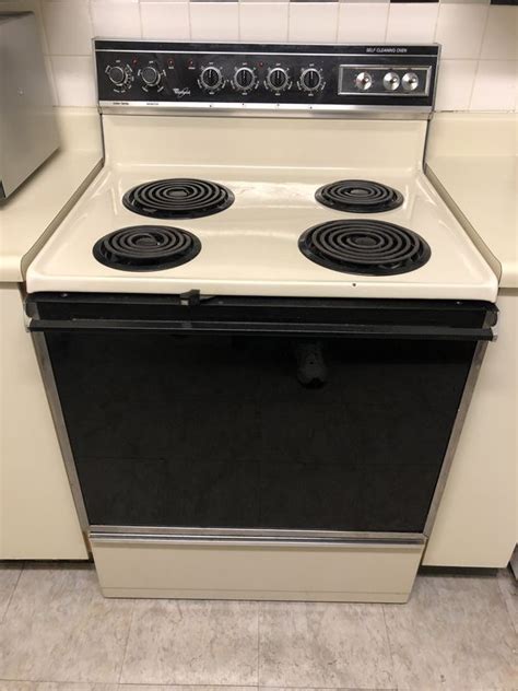 Mid 80’s Late 80 S Or Early 90 S Whirlpool Electric Range