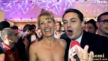 La exhibicionista Naomi se masturba para Andrea Diprè XVIDEOS