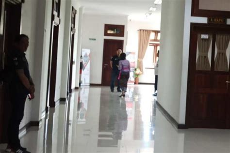 Berkas Diangkut Garis Polisi Di Tiga Kantor Dinas Dicabut Balipost