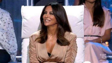 Sabrina Ferilli Hot A Tu Si Que Vales L Attrice Sul Filo Della Censura
