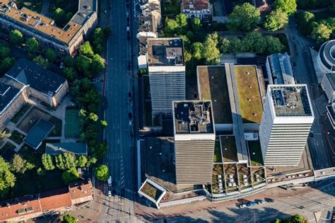 Hamburg von oben Hochhaus Ensemble Mundsburg im Ortsteil Barmbek Süd