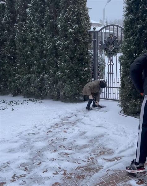 ТОнеТО | Осадча показала себе без мейкапу та 6-річного сина з лопатою ...