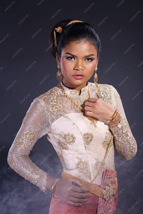 Thai Wedding Dress Gold