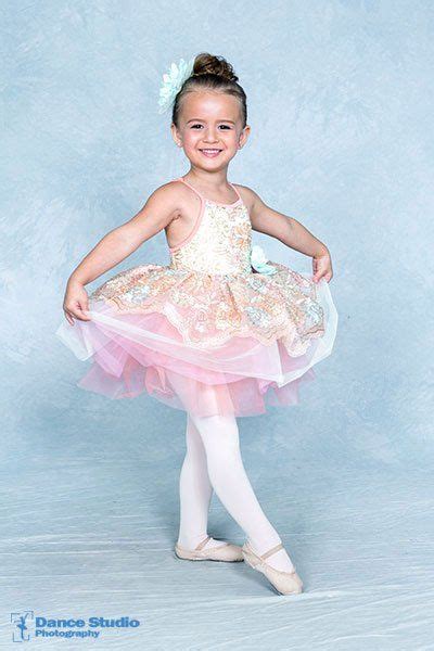 12 Easy Ballet Poses for Beginners - Dance Studio Photography | Dance ...