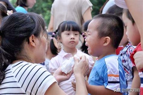 婴儿分离焦虑期的时间（宝宝入园第二天哭闹严重） 幼儿百科 魔术铺