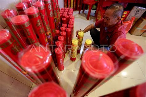 Kebutuhan Lilin Untuk Ibadah Imlek Di Aceh Antara Foto