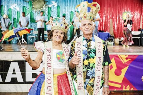 Folia na terceira idade conheça o rei e rainha do Carnaval da Pessoa