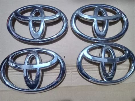 Emblemas De Parrilla Frontal Fortuner Y Hilux Mercadolibre