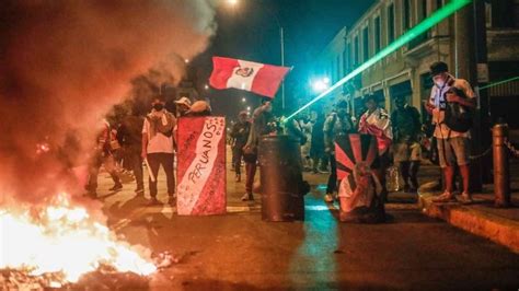 Crisis política en Perú 7 muertes en protestas por la destitución de