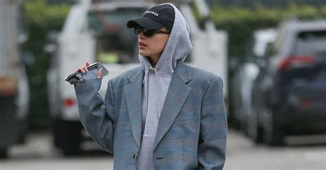 Худи, «мужской» пиджак и бейсболка Balenciaga: сочетайте классику и ...
