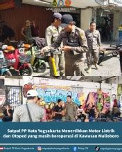 SATUAN POLISI PAMONG PRAJA Satpol PP Kota Yogyakarta Menertibkan