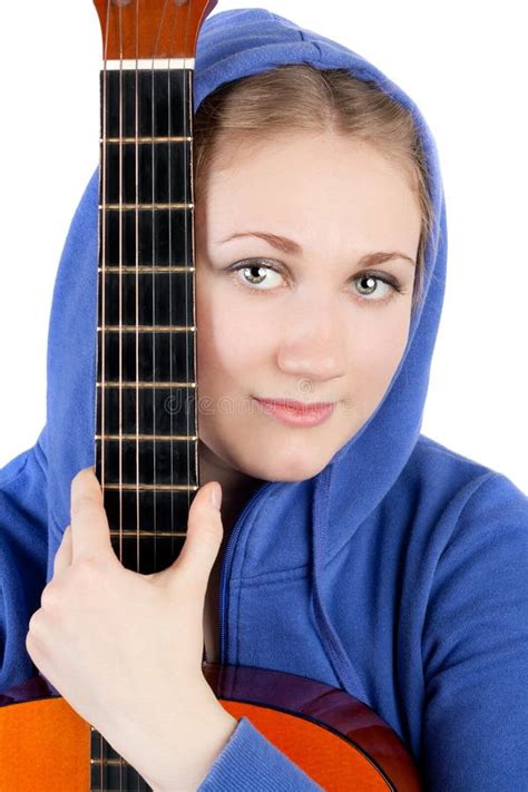 Belle Fille Hippie Avec La Guitare Acoustique Isolée Sur Le Blanc Photo