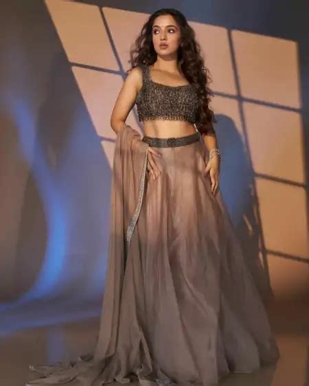 Ahsaas Channa Top Hot Pics And Photo