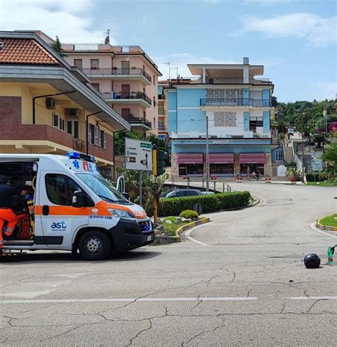 Scontro Tra Auto E Scooter Sulla Statale Due Persone Ferite