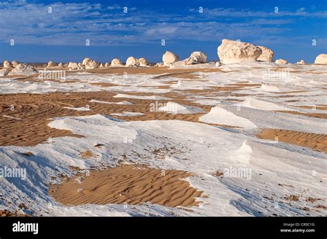 White desert egypt limestone hi-res stock photography and images - Alamy