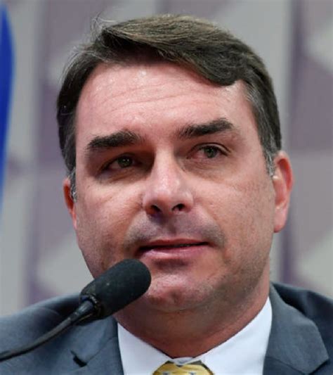 Bolsonaro Nunca Mais Vai Voltar Ao Brasil Veja Fala De FlÁvio