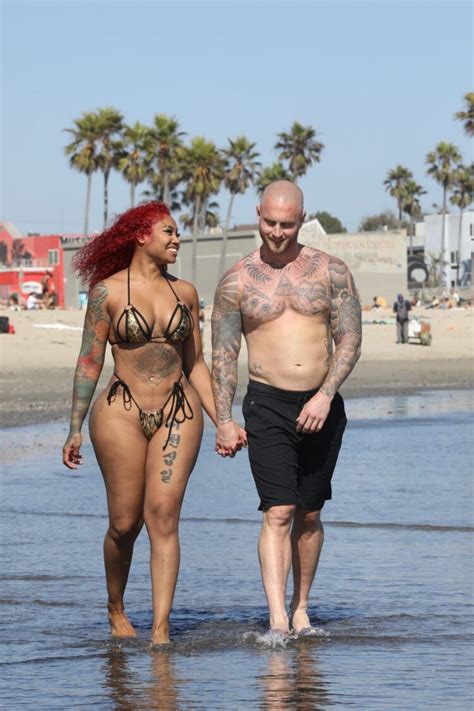 Hot Sexy Elizabeth Ann Hanks Bikini Pics