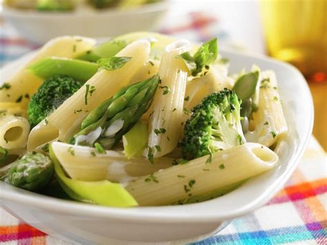 Pasta Mit Brokkoli Und Gr Nem Spargel Rezept Eat Smarter