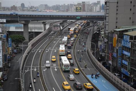 忠孝橋「意外」沒塞車 台北橋湧現「車龍」 生活 中時