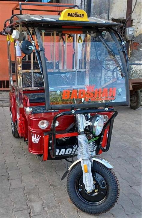 Badshah Red Eco Ss E Rickshaw Vehicle Capacity Driver At Rs