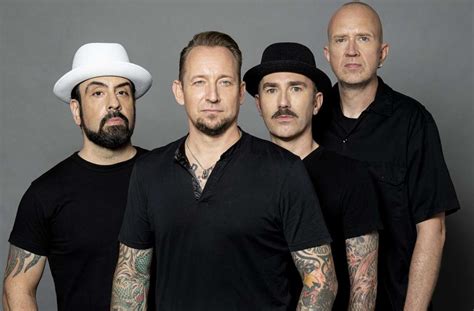 Volbeat Sänger Michael Poulsen „metal Musiker Schlafen Nicht In Einem