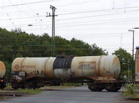 Zacns Drehgestell Kesselwagen Von Ermewa Mit Aufschrift Chemion Und