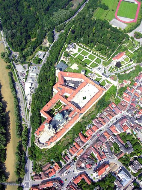 Luftbild Melk Österreich Kloster von Melk Österreich