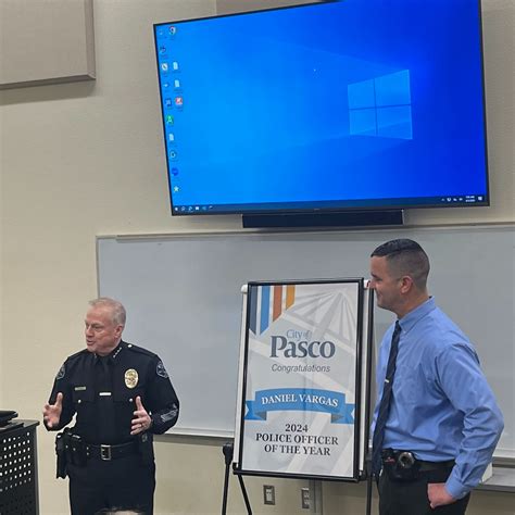 Pasco Police - Suspect enters. CART PUSH-OUT SUSPECT SOUGHT: Officer